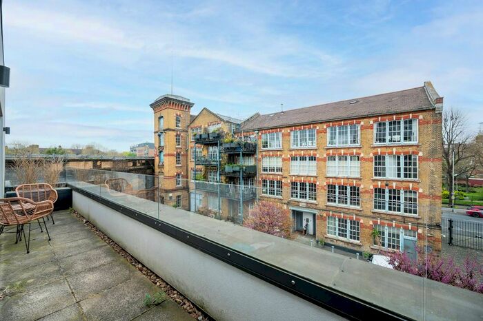 1 Bedroom Flat To Rent In Koops Mill Mews, Bermondsey, London, SE1