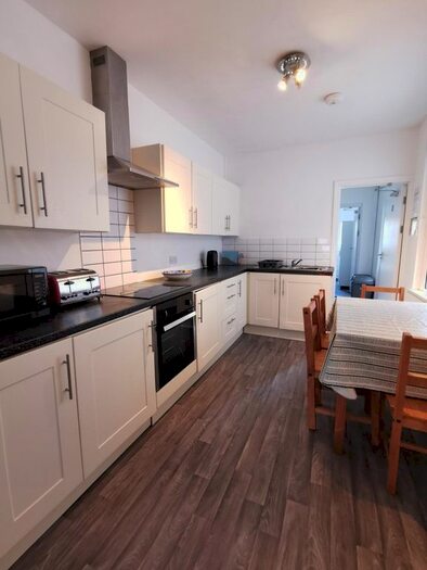 5 Bedroom Property To Rent In St Helens Road, Sandfields, Swansea, SA1