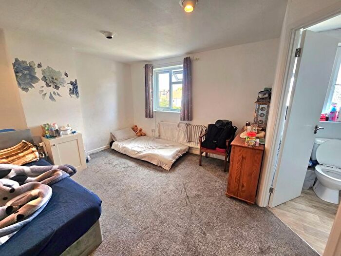 6 Bedroom Semi-Detached House To Rent In Ryefield Avenue, Uxbridge, UB10