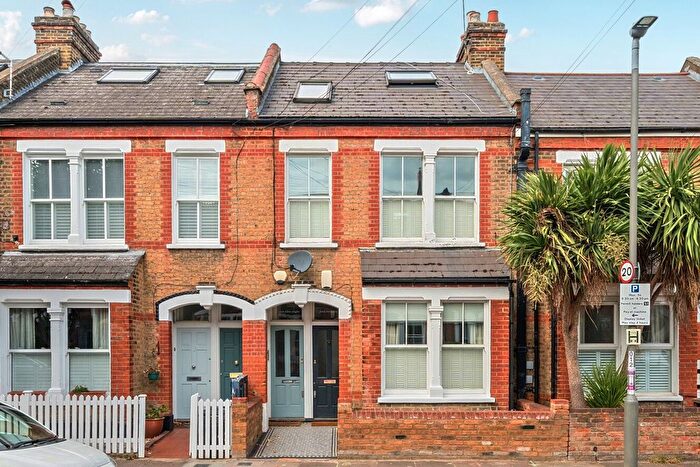 2 Bedroom Maisonette For Sale In Balvernie Grove, Southfields, London, SW18