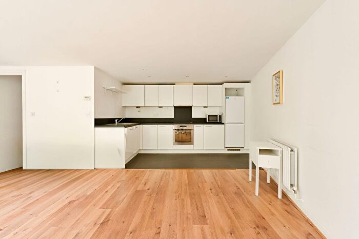 1 Bedroom Flat To Rent In Clayponds Lane, Brentford, TW8