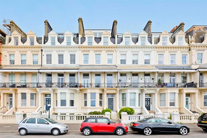 2 Bedroom Flat For Sale In Kingsway, Hove, BN3