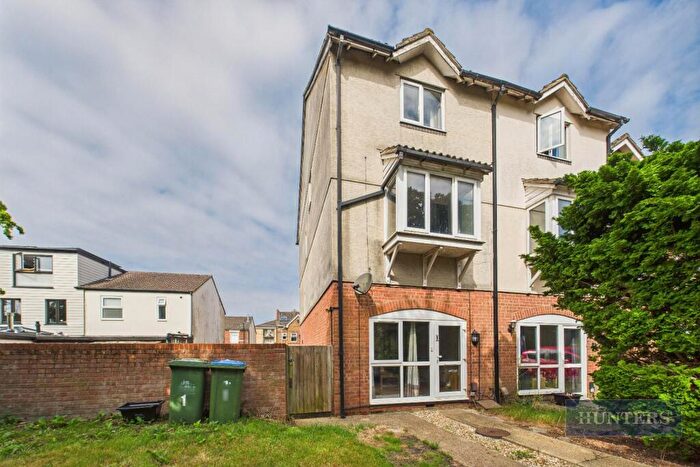 4 Bedroom Terraced House To Rent In Berkeley Close, Southampton, SO15