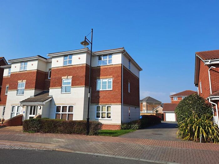 2 Bedroom Flat For Sale In Island Way East, St. Marys Island, Chatham, ME4