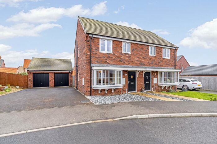 3 Bedroom Semi-Detached House For Sale In Kensington Close, Donington, Spalding, PE11