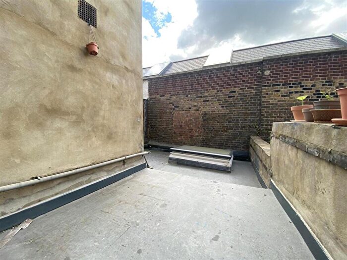 4 Bedroom Apartment To Rent In Bethnal Green Road, London, E2