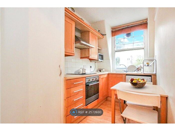 2 Bedroom Flat To Rent In Compton Mansions, London, WC1H