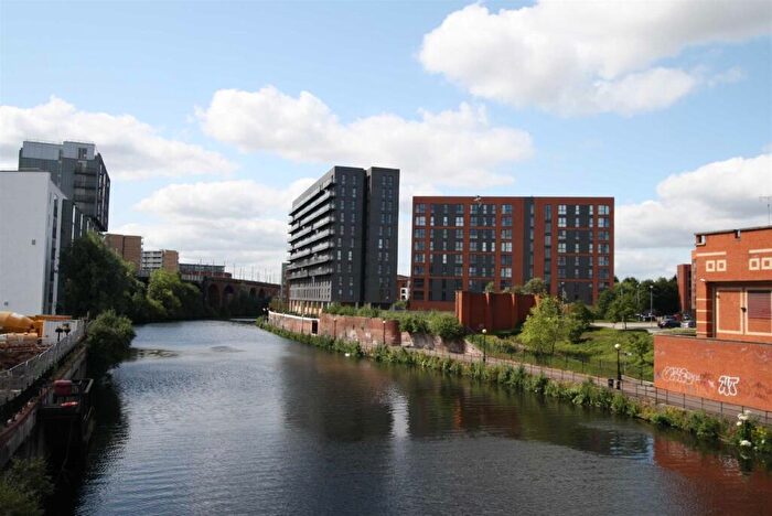 3 Bedroom Apartment To Rent In The Riley Building, Derwent St., M5