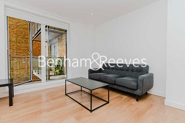 1 Bedroom Apartment To Rent In Ceram Court, Seven Sea Gardens, E3