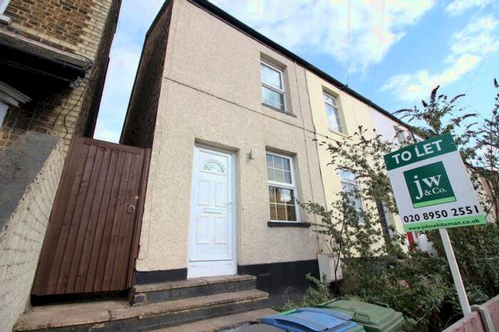 2 Bedroom Property To Rent In Pinner Road, Watford, WD19