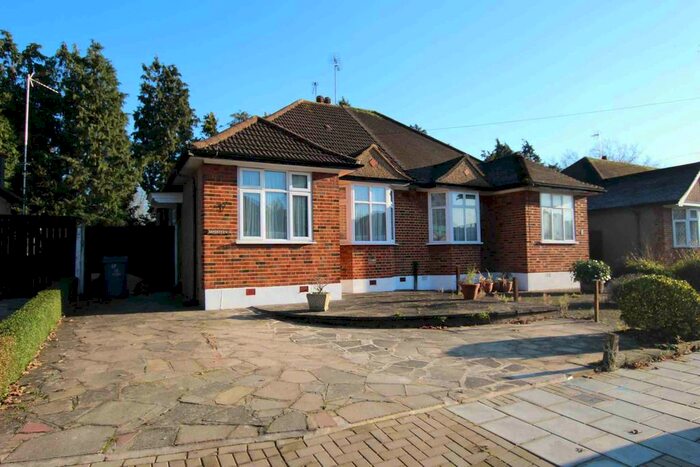 2 Bedroom Bungalow To Rent In Hereford Gardens, Pinner, HA5