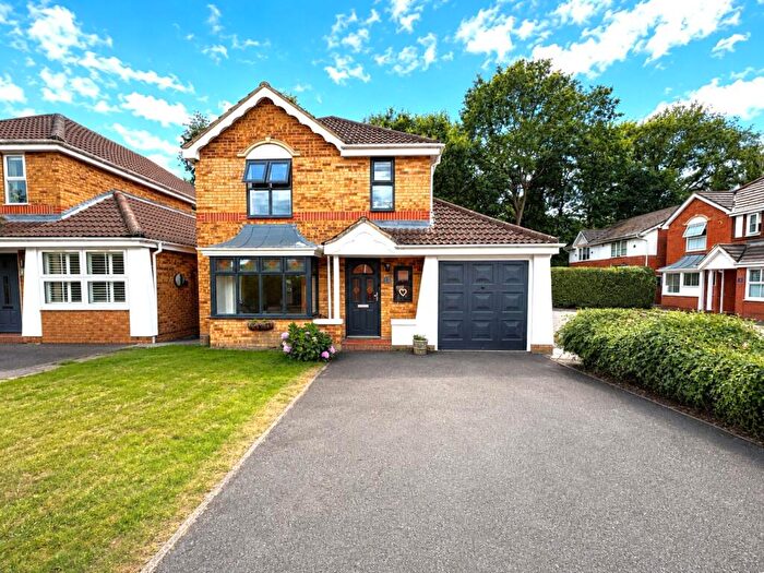 4 Bedroom Detached House For Sale In Derry Close, Ash Vale, Aldershot, Surrey, GU12