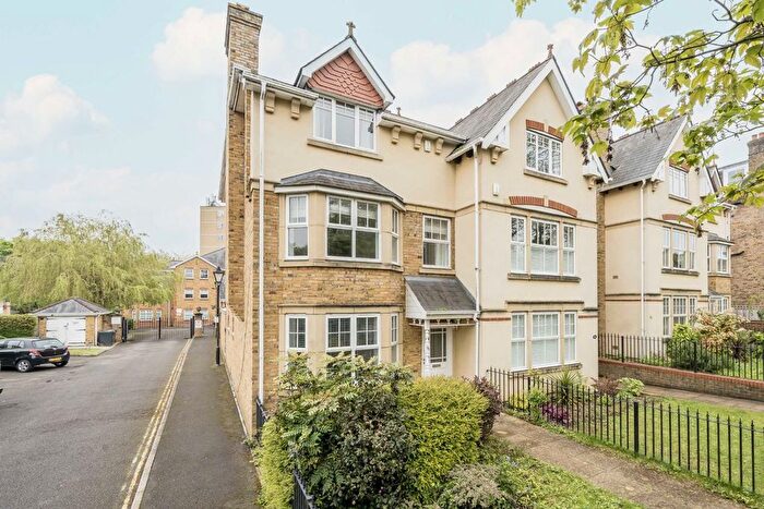 5 Bedroom Semi-Detached House To Rent In Kings Road, Richmond, TW10