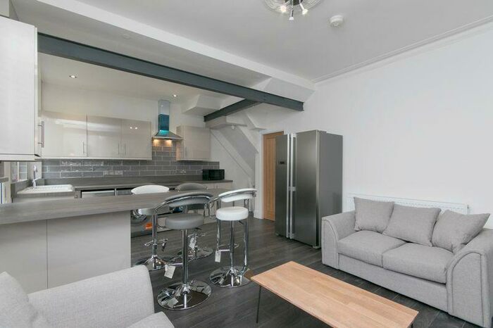 4 Bedroom Terraced House To Rent In Garmoyle Road, Liverpool - / Academic Year, L15