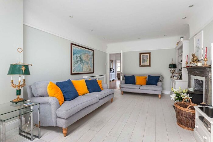 4 Bedroom Semi-detached House For Sale In Dorney Grove, Weybridge, KT13