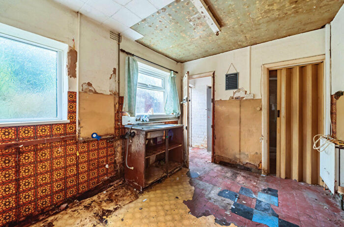 3 Bedroom End Of Terrace House For Sale In Aldbury Road, Warstock, Birmingham, B14