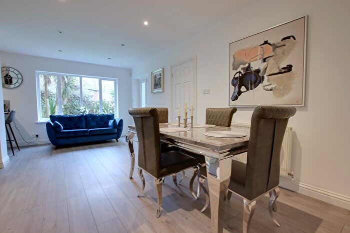 5 Bedroom Detached House For Sale In Highlands Road, Fareham, PO16