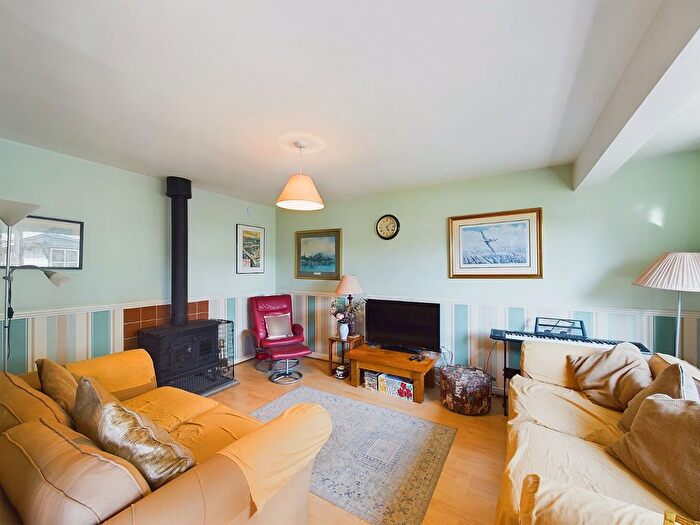 3 Bedroom Bungalow For Sale In Bransford, Worcester, Worcestershire, WR6