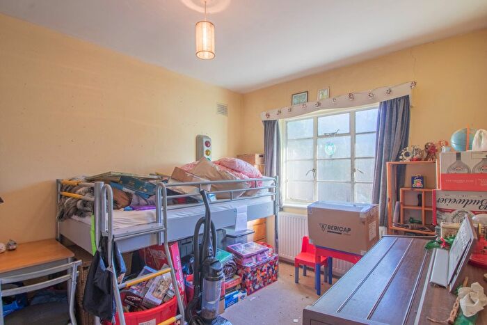 3 Bedroom Detached Bungalow For Sale In Ravensmore Road, Nottingham, Nottinghamshire, NG5