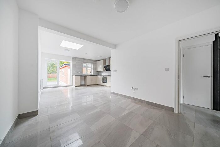 3 Bedroom Detached House To Rent In Ajax Avenue, London, NW9