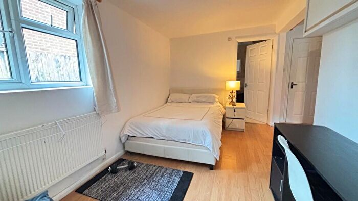 1 Bedroom Detached House To Rent In Collingwood Rise, Camberley, GU15