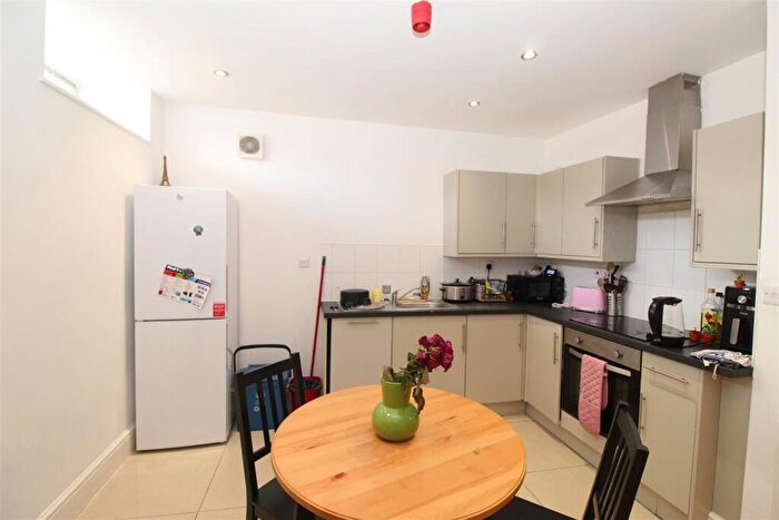 2 Bedroom Flat To Rent In Crwys Road, Cathays, Cardiff, CF24