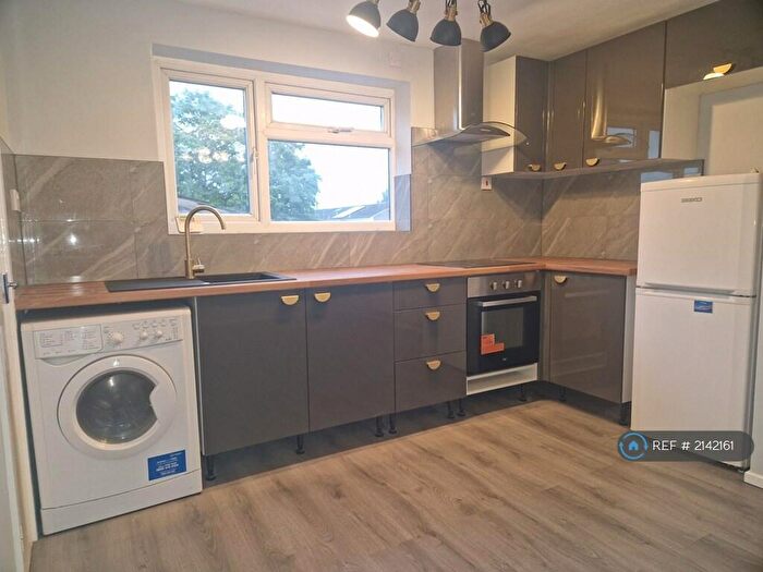 3 Bedroom Flat To Rent In Randolph Close, Leamington Spa, CV31