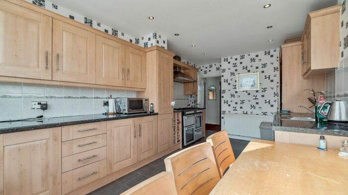 4 Bedroom Bungalow For Sale In Broomley Drive, Giffnock, East Renfrewshire, G46