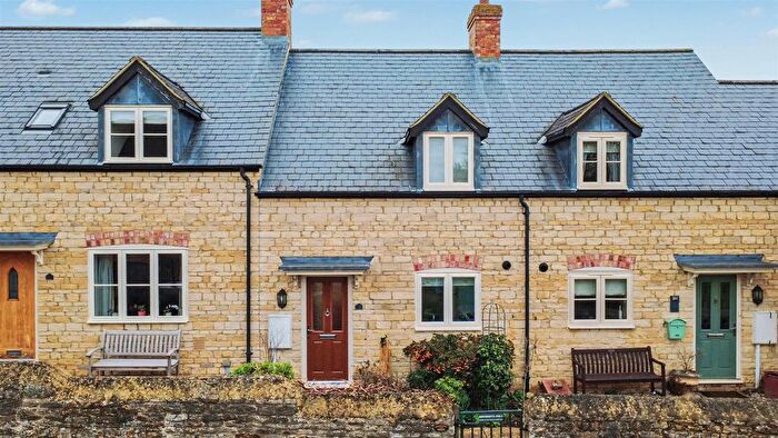 2 Bedroom Cottage For Sale In Daventry Close, Woodford, NN14