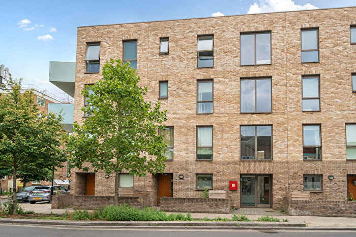 1 Bedroom Apartment For Sale In East Street, London, SE17