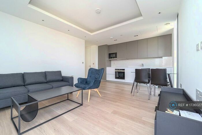 2 Bedroom Flat To Rent In Carrara Tower, London, EC1V