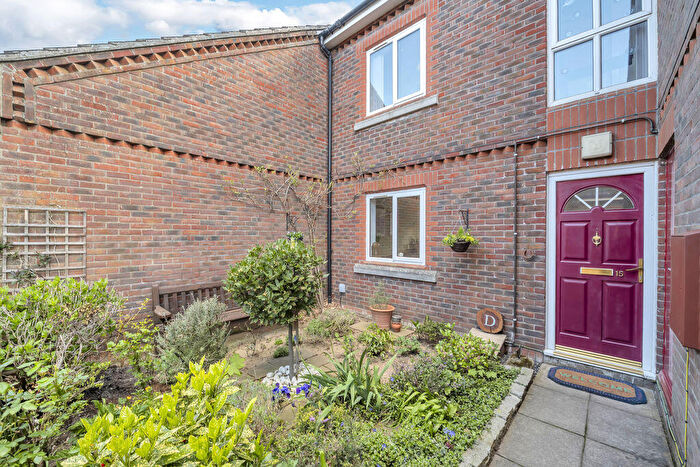 2 Bedroom Flat For Sale In Yeomanry Yard, Bury St. Edmunds, IP33