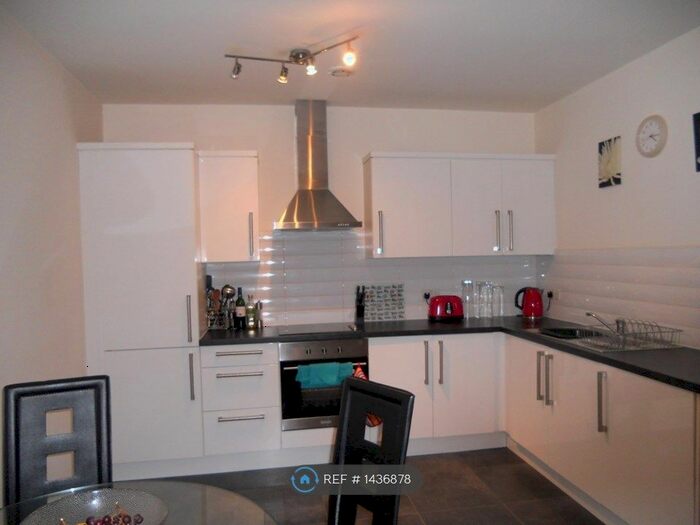 2 Bedroom Flat To Rent In Commercial Street, Morley, Leeds, LS27