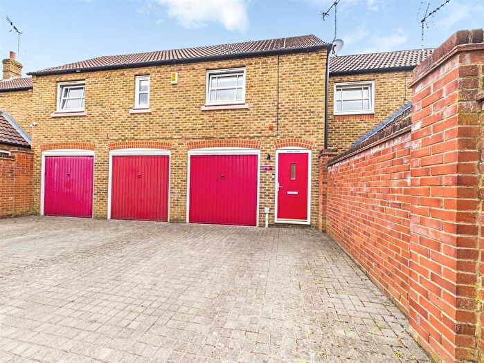 1 Bedroom Detached House For Sale In Wedgewood Street, Fairford Leys, Aylesbury, HP19