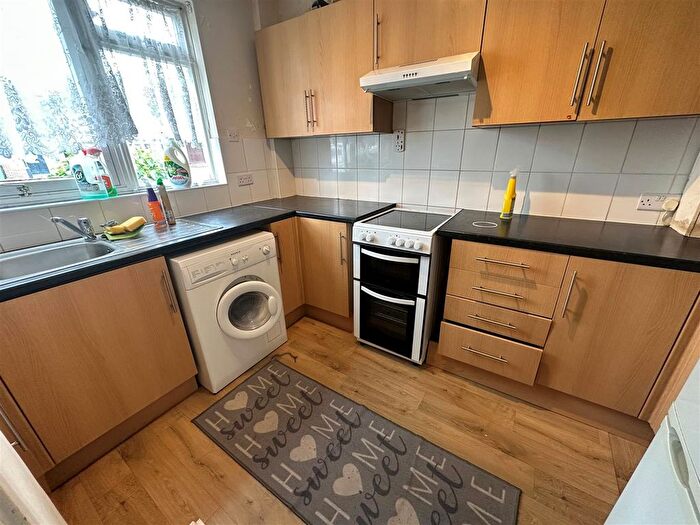 2 Bedroom End Of Terrace House To Rent In Landsdowne Road, Stanmore, HA7