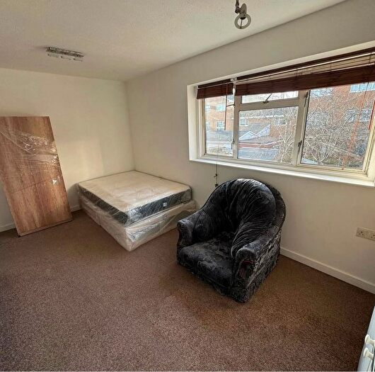 Studio To Rent In Greenford, London, UB6