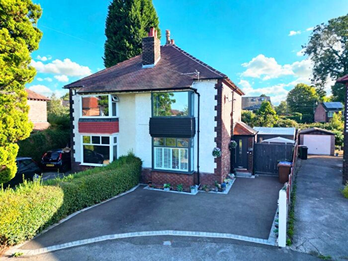 3 Bedroom Semi-Detached House For Sale In Chiltern Drive, Stockport, SK2