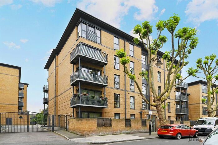 2 Bedroom Flat To Rent In Aulay House, Spa Road, SE16