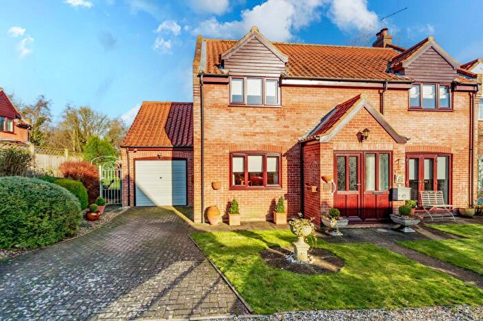 3 Bedroom Semi-Detached House For Sale In Cricketers Close, Wood Norton, NR20