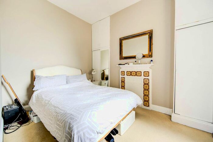 2 Bedroom Flat To Rent In Fulham Road, Parsons Green, London, SW6