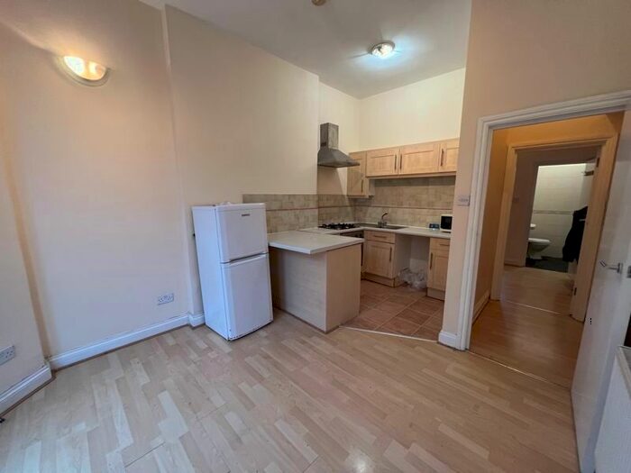 1 Bedroom Flat To Rent In Longley Road, Tooting Broadway, London, SW17