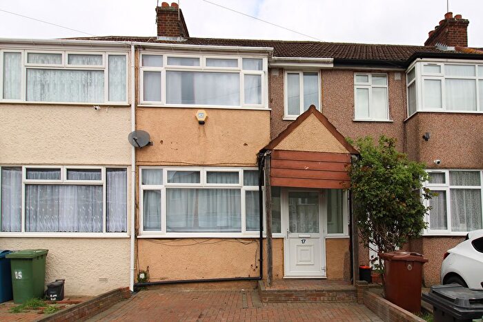 3 Bedroom Terraced House For Sale In Landseer Close, Edgware, HA8