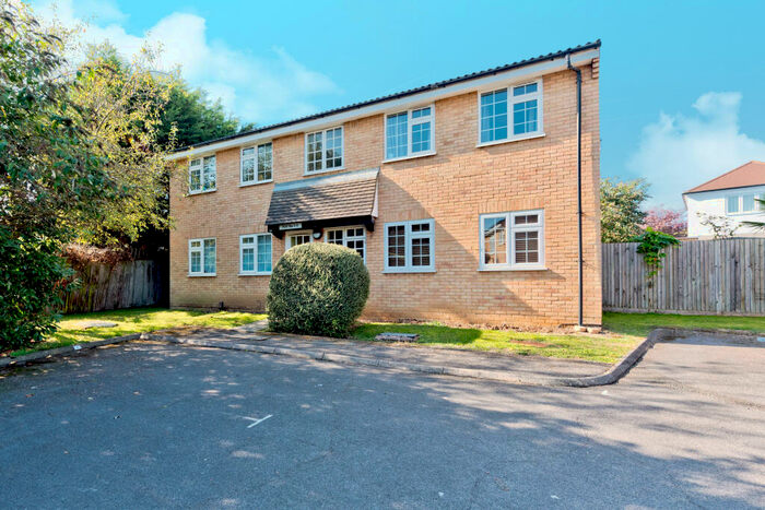 1 Bedroom Apartment To Rent In Minstrel Gardens, Surbiton, Surrey, KT5