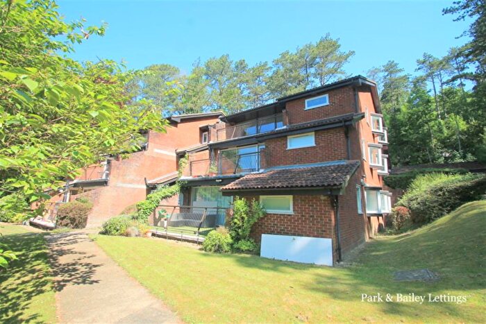 3 Bedroom Flat To Rent In Bedroom Ground Floor Flat In Warlingham, CR6