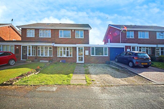 3 Bedroom Semi-Detached House For Sale In Edgmond Close, Redditch, B98