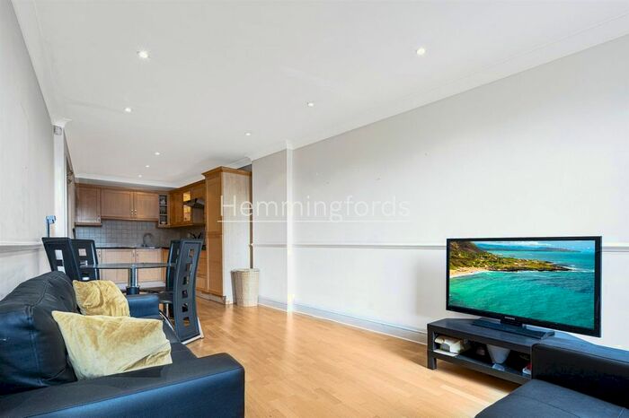 2 Bedroom Flat To Rent In Goswell Road, Clerkenwell, EC1V