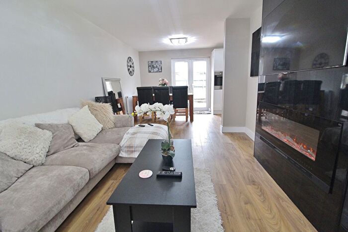 3 Bedroom End Of Terrace House For Sale In Bliss Close, Waterlooville, PO7