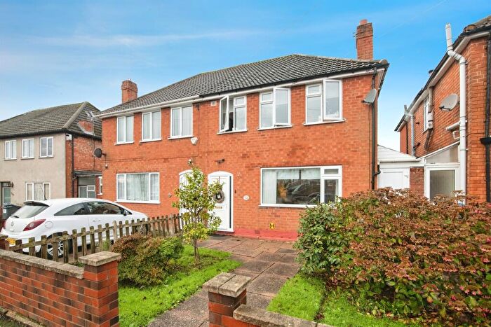 3 Bedroom Semi Detached House For Sale In Worlds End Lane, Quinton, Birmingham, B32