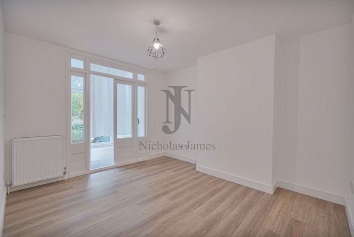 2 Bedroom Flat To Rent In Avondale Avenue, East Barnet, Barnet, EN4