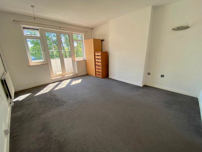 2 Bedroom Flat To Rent In Ridgeway Court, The Ridgeway, Stanmore, Greater London, HA7